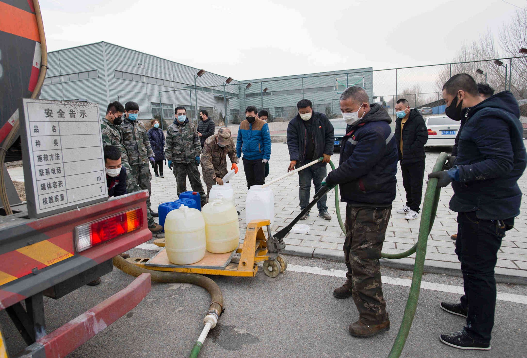 利来国际老牌科技捐赠次氯酸钠消毒液已达162吨彰显企业担当